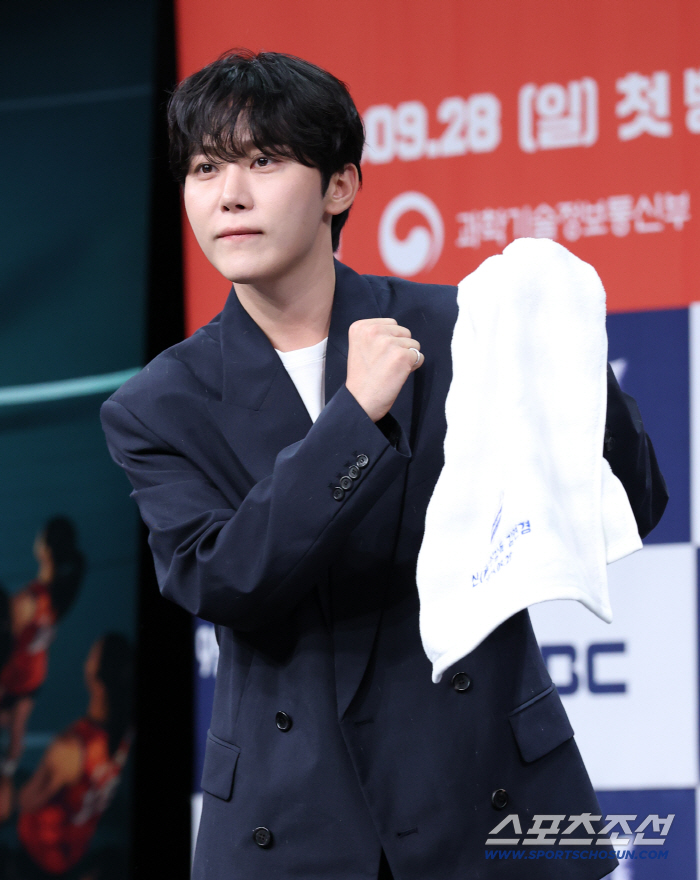 '신인감독' 승관 "세븐틴이 왜 수건드냐고? 여기선 원더독스 매니저일 뿐"