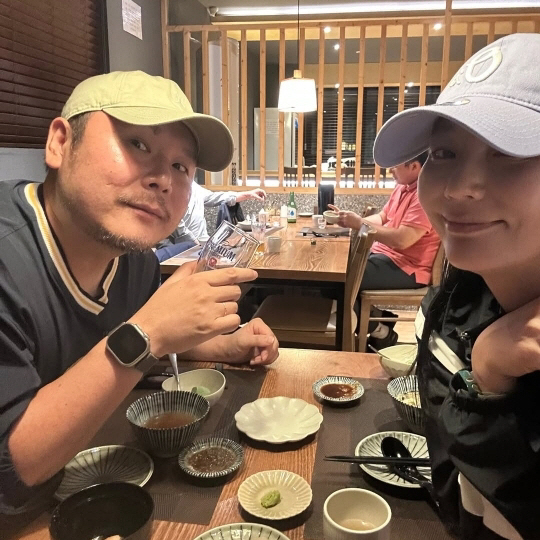 안혜경, '빈센조 촬영감독♥' 남편 얼굴 공개..결혼 2주년 자축 "닮아…