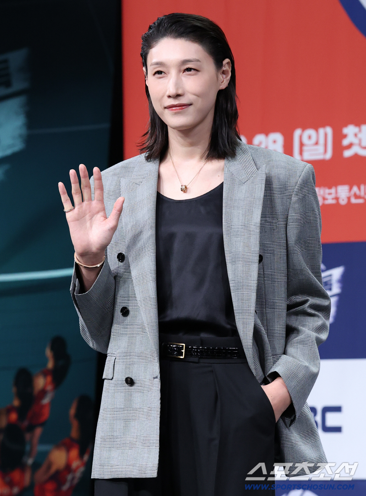 [SC현장]"좋은 선수도 좋은 감독 될 수 있어"…김연경, 초짜 감독된 …