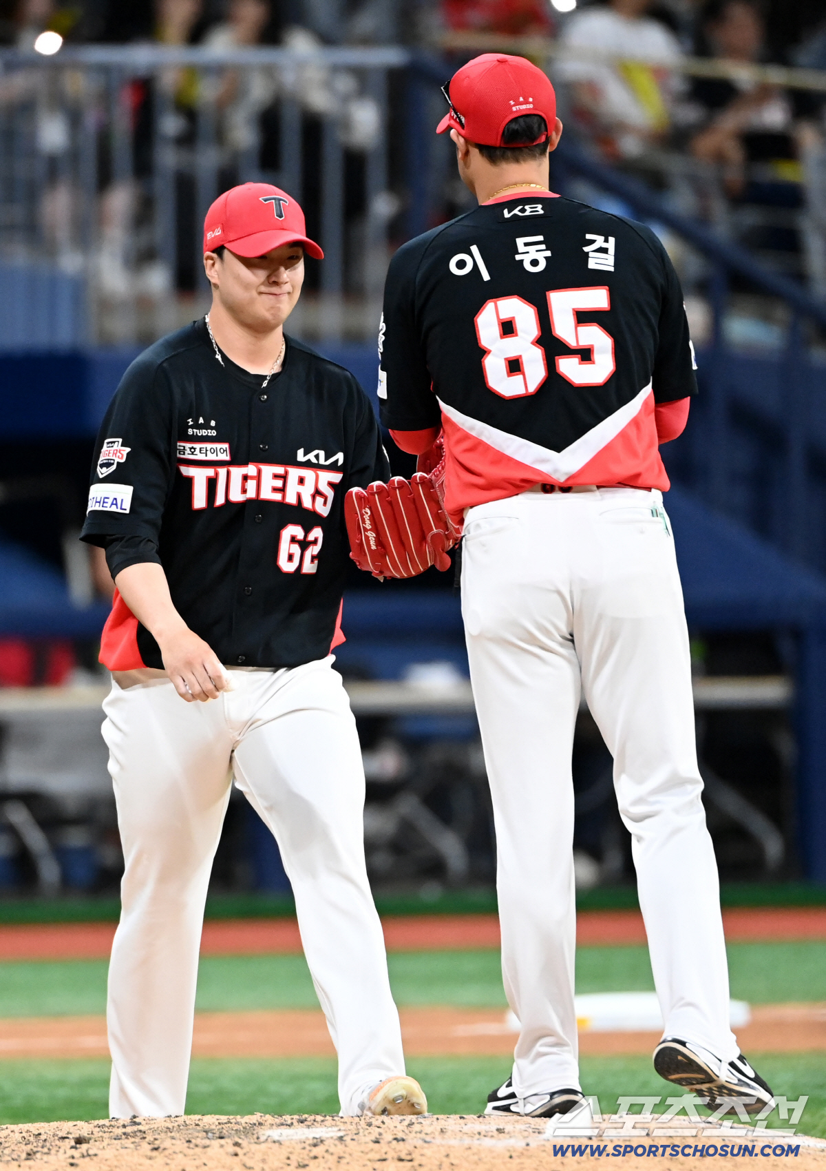 [포토] 9회 마운드 오르는 정해영