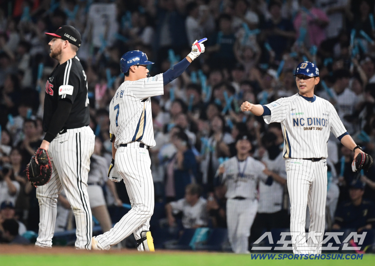 '한화가 웃는다' 믿을 수 없는 7연속 4사구로 6실점 LG, 충격적 5…