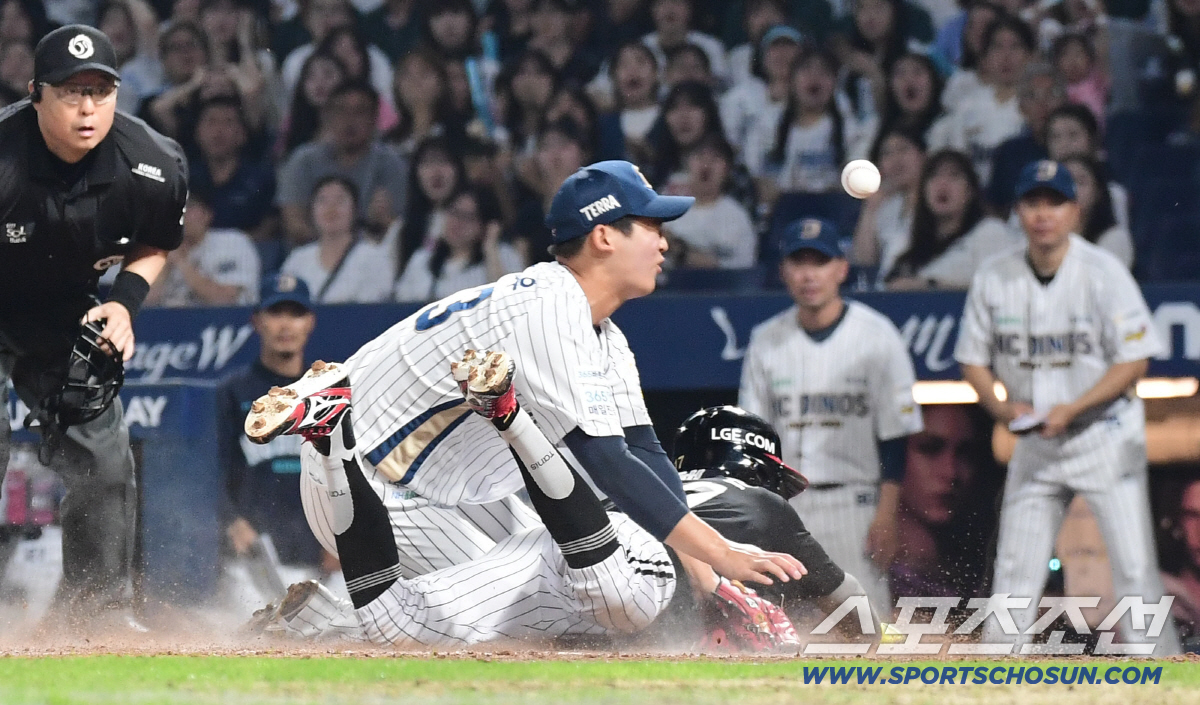 '한화가 웃는다' 믿을 수 없는 7연속 4사구로 6실점 LG, 충격적 5…