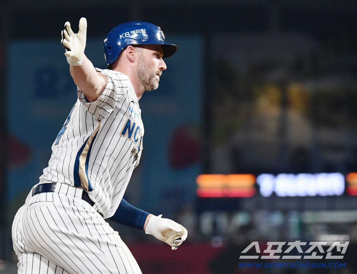 '한화가 웃는다' 믿을 수 없는 7연속 4사구로 6실점 LG, 충격적 5…