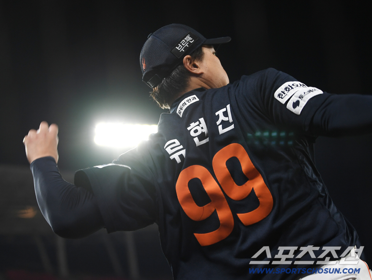 "우리도 베스트로" 신인 대신 ERA 0.95 '몬스터'라니…하늘이 만든…
