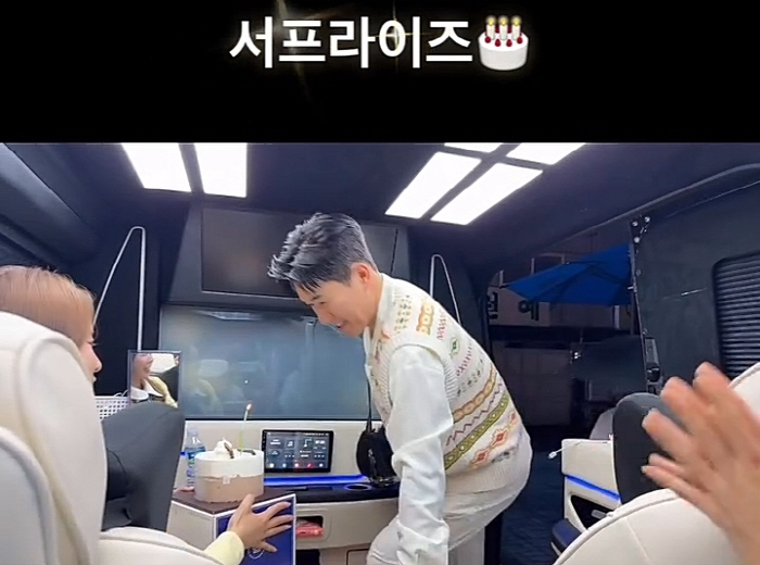 '11세 연하♥' 김종민, 결혼後 첫생일에도 신지·빽가와 소박한 서프라이…