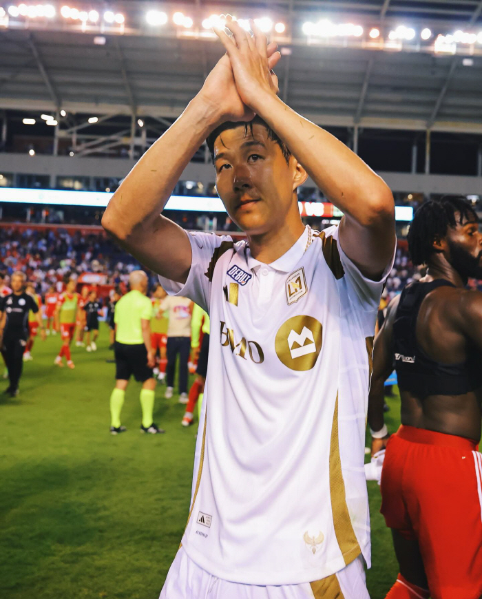 "손흥민 진짜 어떻게 한거야?" 美 언론도 경악..."우울한 상황, 모든 걸 바꿨다"