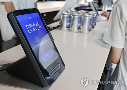 (서울=연합뉴스) 이재희 기자 = 2일 서울 강남구 SJ쿤스트할레에서 열린 '토스 페이스페이' 간담회장에 설치된 페이스페이 단말기의 모습. 2025.9.2 scape@yna.co.kr