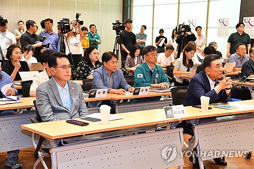 (울산=연합뉴스) 20일 울산울주세계산악영화제(UMFF) 주관으로 울산광역시청 시민홀에서 올해 10주년 영화제 홍보 기자회견이 열렸다.. 국내 유일 국제산악영화제인 이 영화제는 오는 9월 26일부터 30일까지 울산 울주군 영남알프스 복합웰컴센터와 울주 시네마에서 열린다. '산, 자연, 인간'을 주제로 43개국 110편이 상영된다. 2025.8.20 [울주군 제공.재판매 및 DB 금지] young@yna.co.kr
