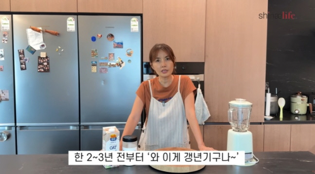 '57세' 신애라, 갱년기 건강 이상 고백…"뱃살 늘어 조절 안 될 정도…