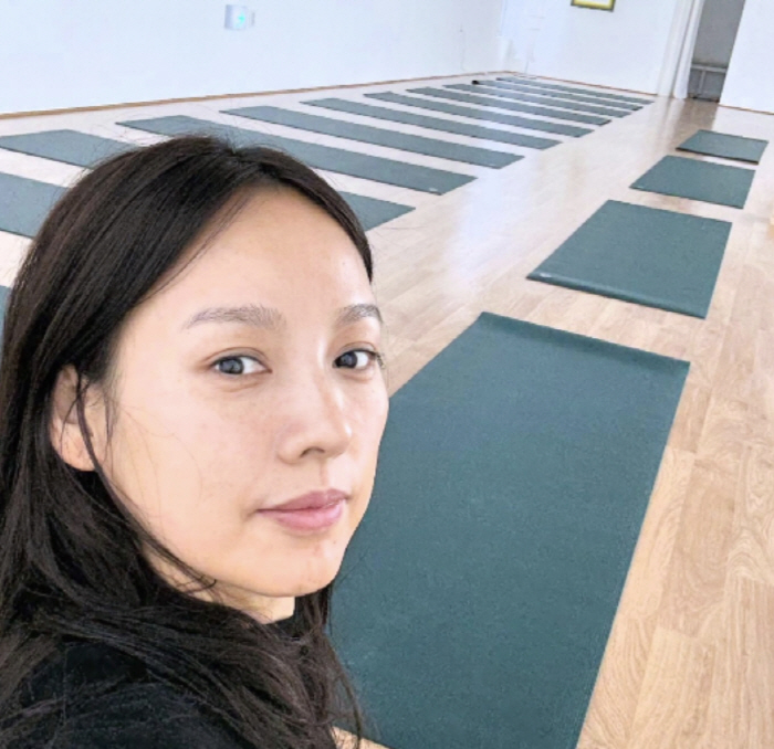 "방귀 됩니다"…이효리, 즐기며 사는 '슈스' 요가 원장님[SCin스타]