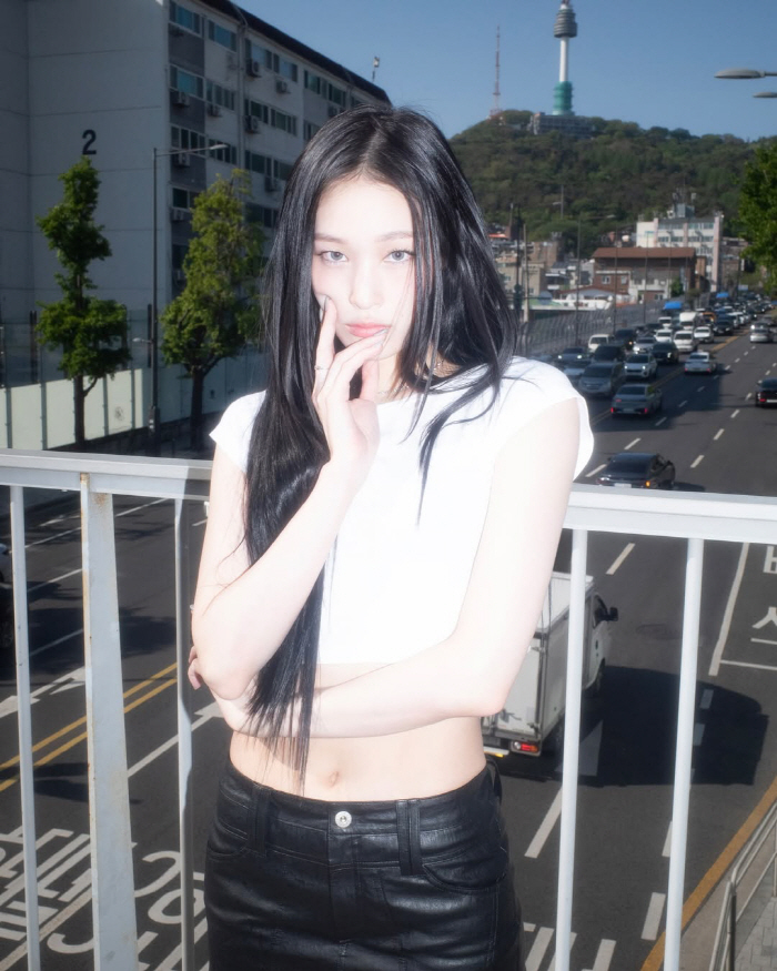 '신세계 장녀' 올데프 애니, 민낯 유기견 봉사활동…"데뷔 전부터"[SC이슈]