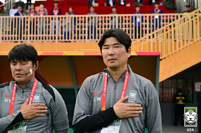 '역대 이렇게 무관심한 팀은 없었다' 대반전 꿈꾸는 이창원호...U-20…