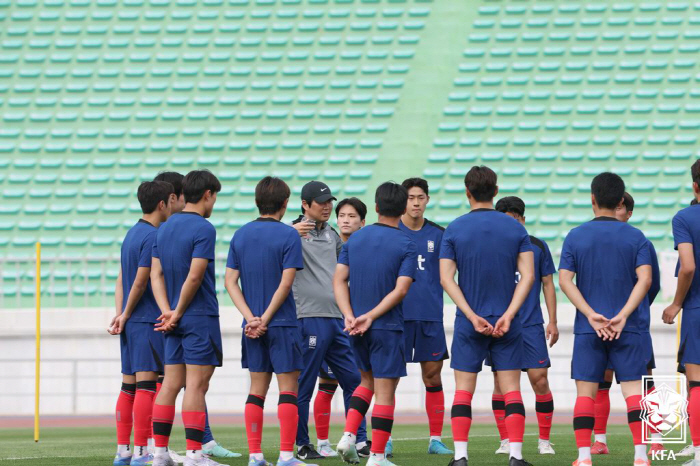 '역대 이렇게 무관심한 팀은 없었다' 대반전 꿈꾸는 이창원호...U-20…