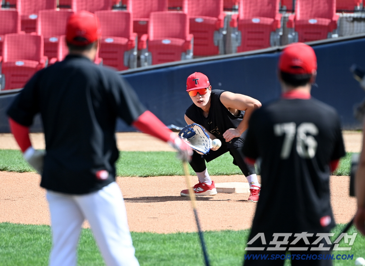 사실상 재계약 포기 행보, KIA 차기 1루수 이 선수 밀어주나…"올해 …