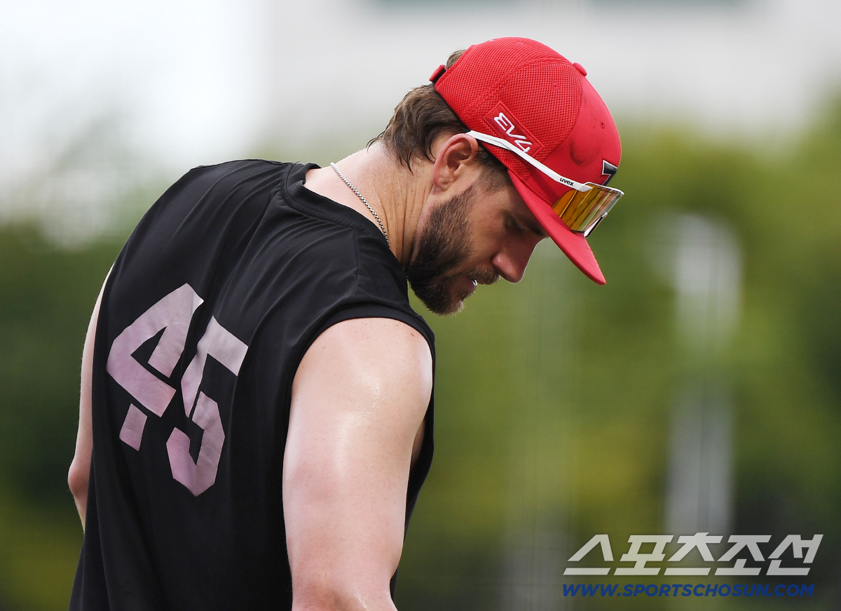 사실상 재계약 포기 행보, KIA 차기 1루수 이 선수 밀어주나…"올해 …