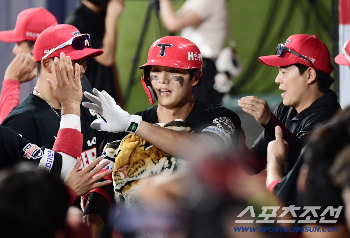 사실상 재계약 포기 행보, KIA 차기 1루수 이 선수 밀어주나…"올해 …