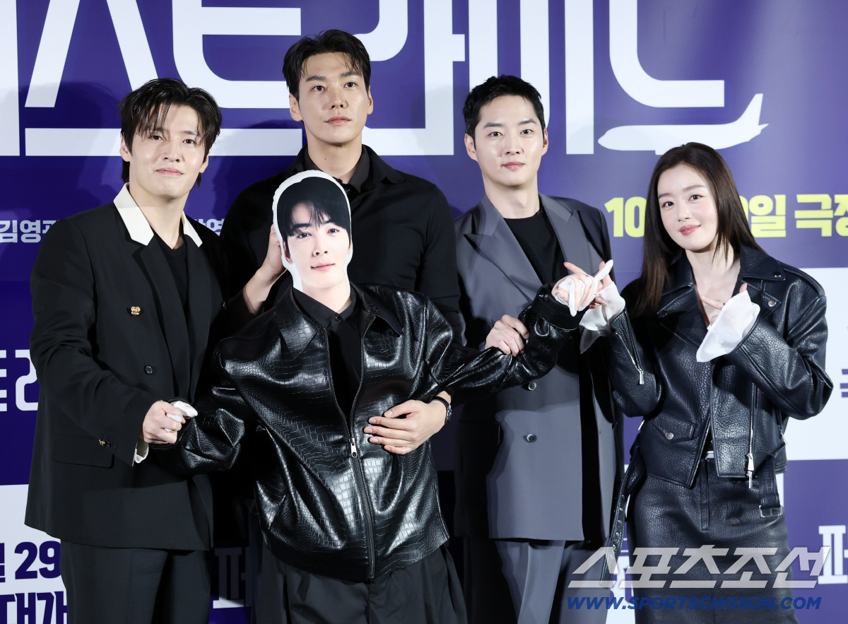 [SC현장] "복덩이 차은우와 함께"…강하늘, '30일' 감독과 '퍼스트…