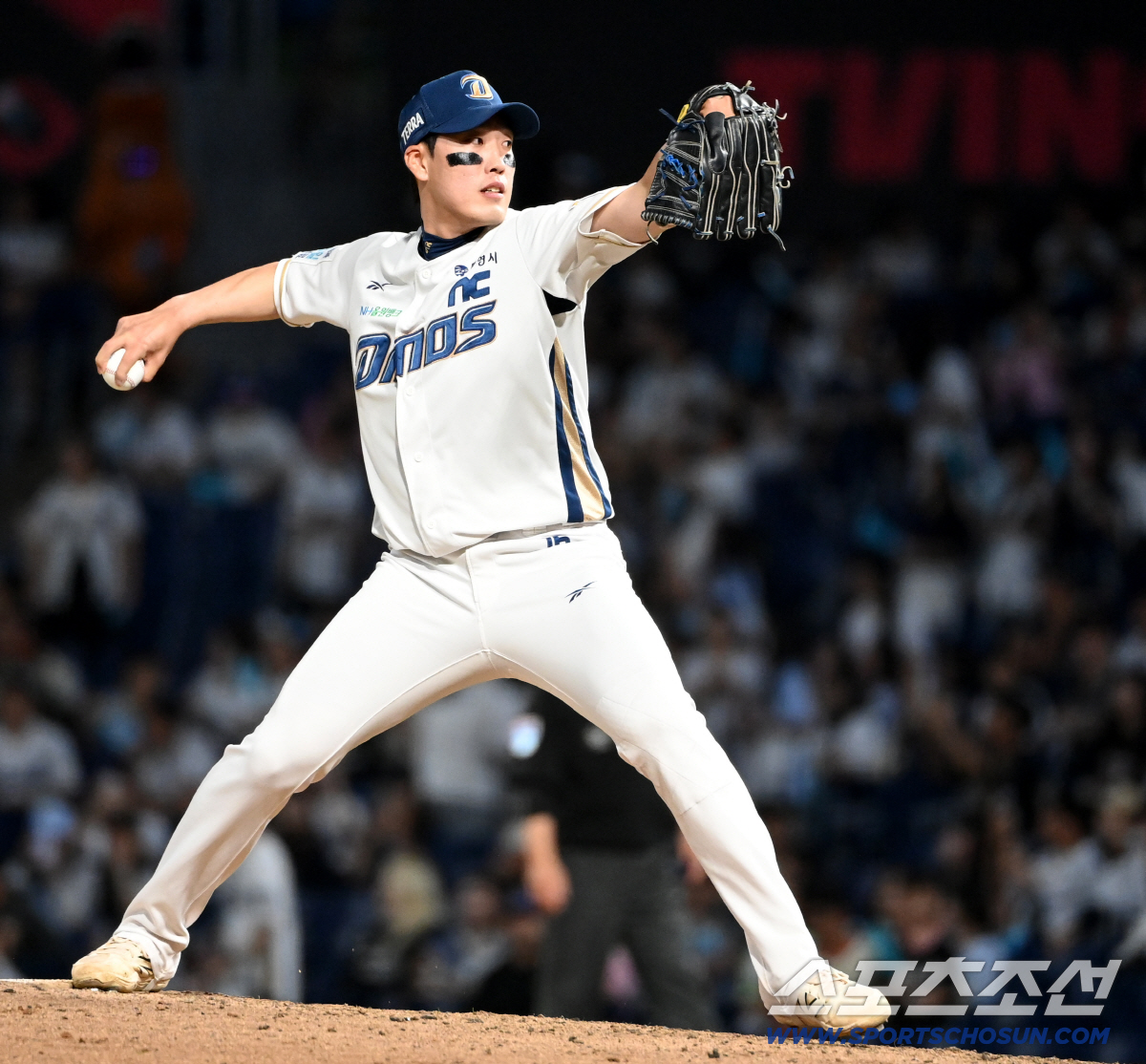 데뷔 10년만의 마운드 첫경험? 133㎞ 직구에 포크볼 → 첫 피홈런에 …