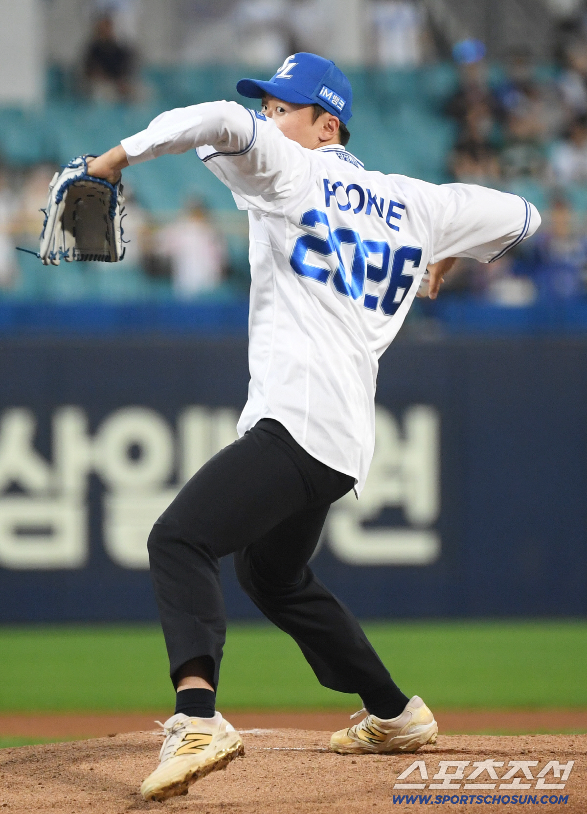 [포토] 삼성 1라운드 이호범 '강민호 선배 미트만 보고'