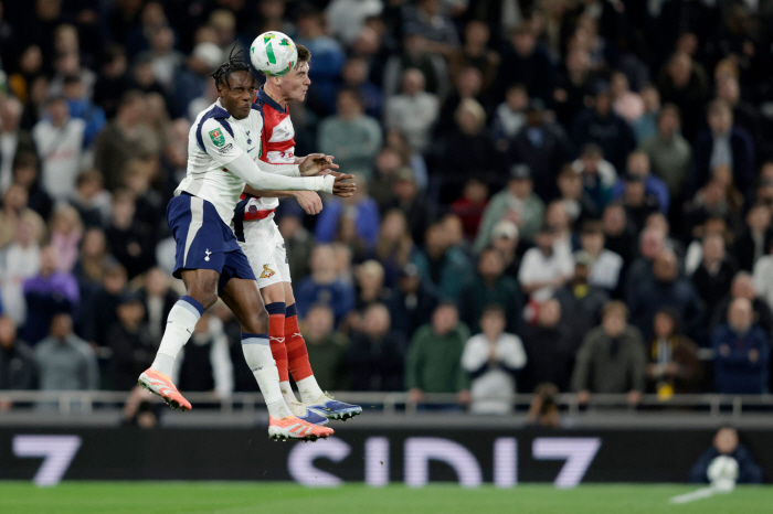 "'포스트 손흥민' 집어치워" 프랭크 감독, 질문 폭탄에 '쩔쩔'…'1호 영입' 0골 0도움→'빅찬스 미스' 텔, 토트넘 이기고도 난리