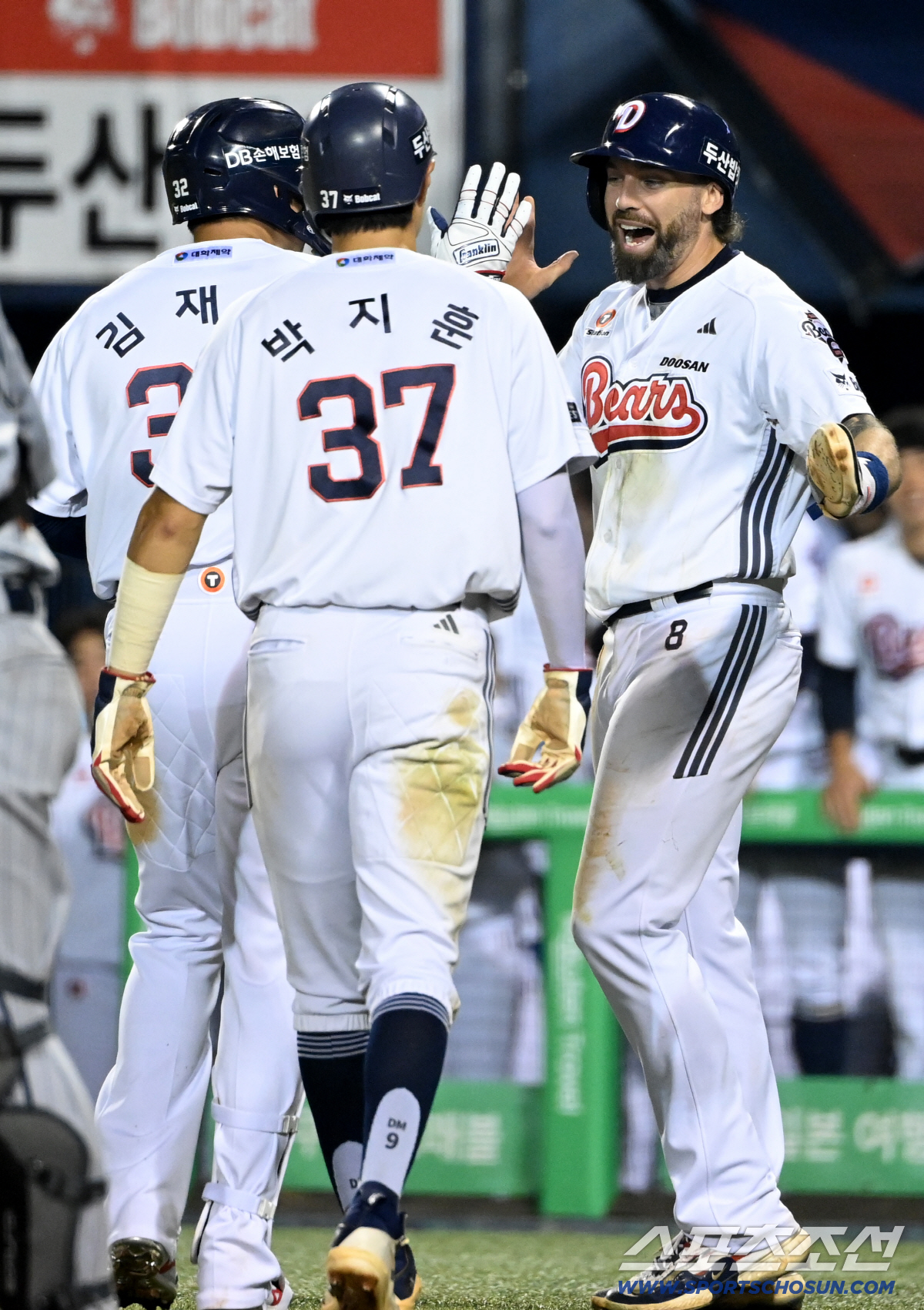 '한 지붕 가족' 이렇게 도와주나! LG 웃고, 한화는 울었다…두산 10…