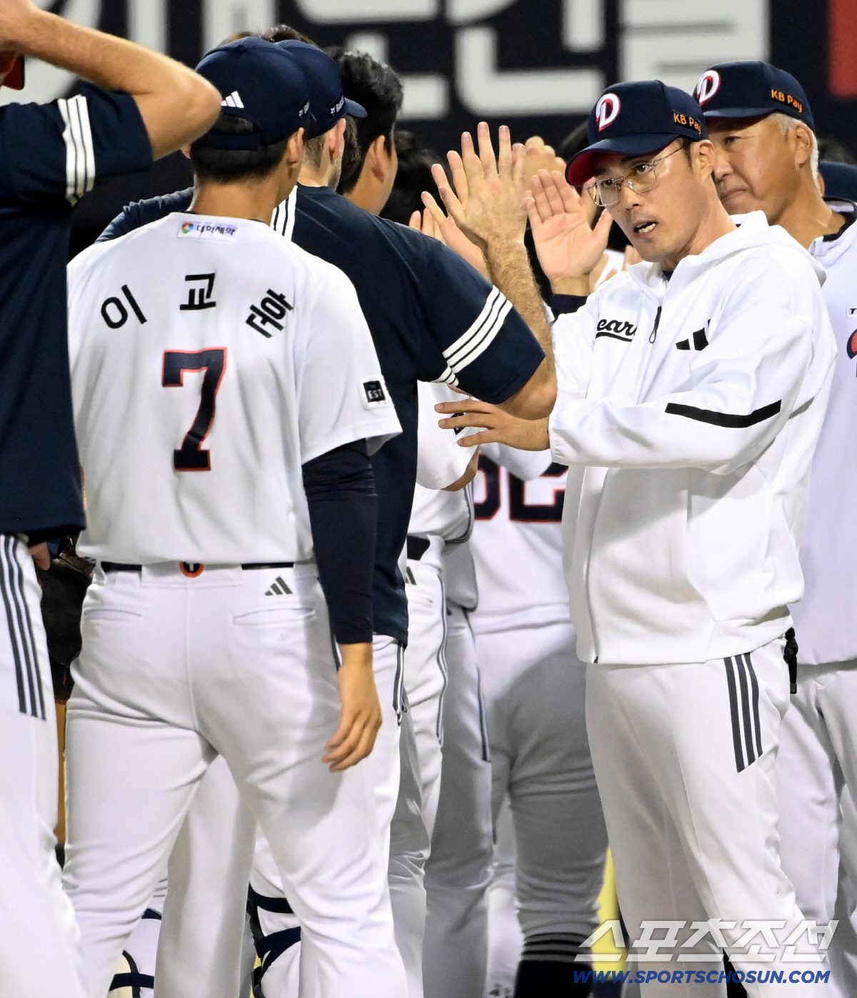 '한 지붕 가족' 이렇게 도와주나! LG 웃고, 한화는 울었다…두산 10…