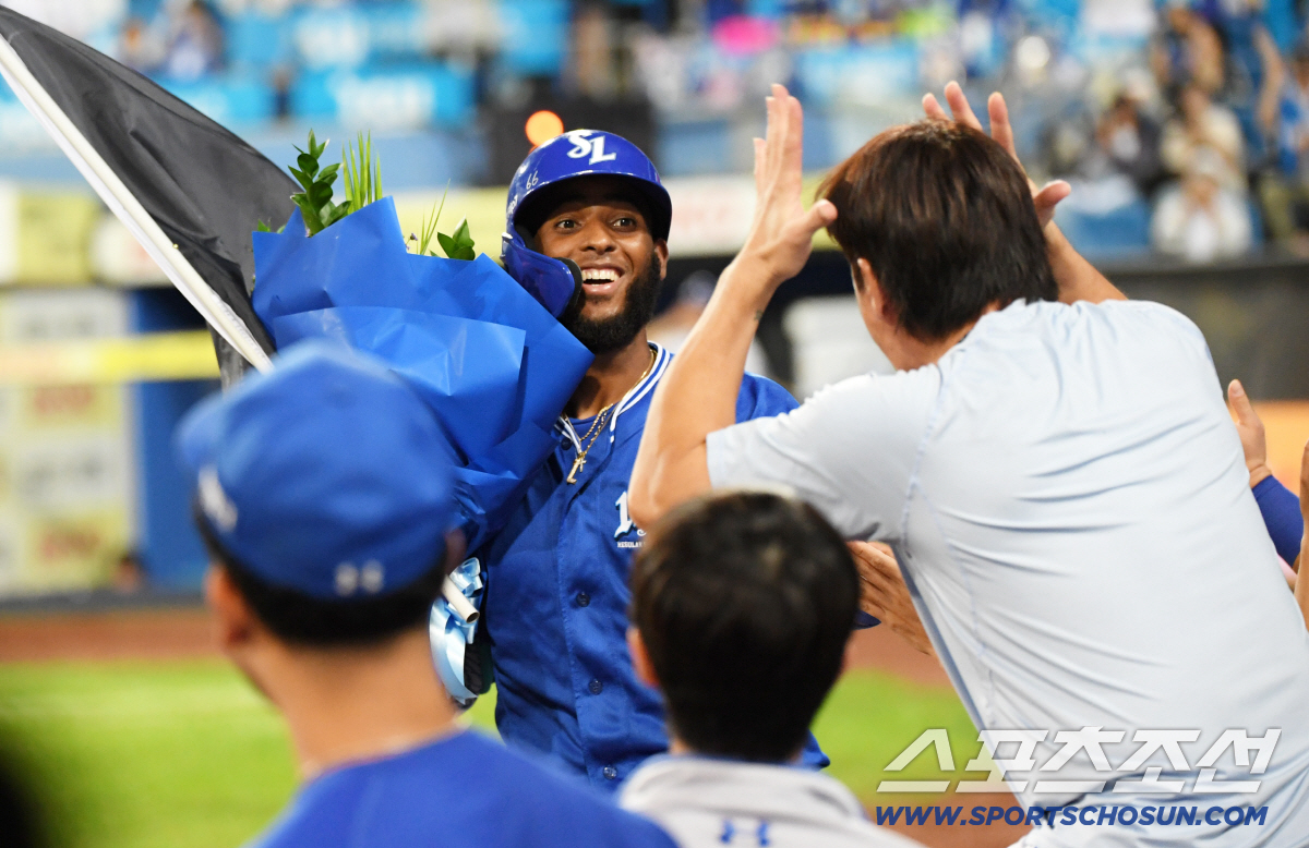 '삼성? KBO 역사상 이런 타자 없었다' 49홈런-150타점 신기록, …