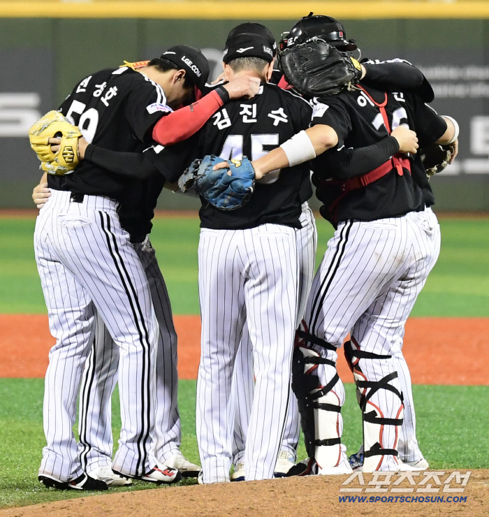 "오늘 중요한 경기, 귀중한 1승 칭찬" 두번째 우승에 매직넘버 3 염갈량, 손주영과 타선 칭찬한 이유 "불펜 아껴야 되는 경기였다"[울산 코멘트]