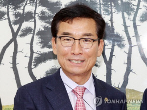 검찰, 골프비 관련 윤건영 충북교육감 '청탁금지법 위반' 내사