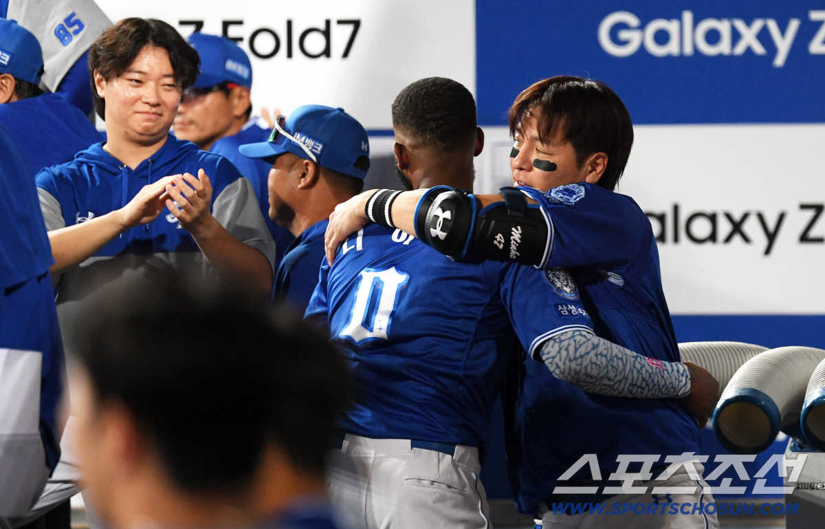 '박병호·나바로까지 넘어섰다' KBO 새역사 쓴 디아즈와 뜨거운 포옹, …