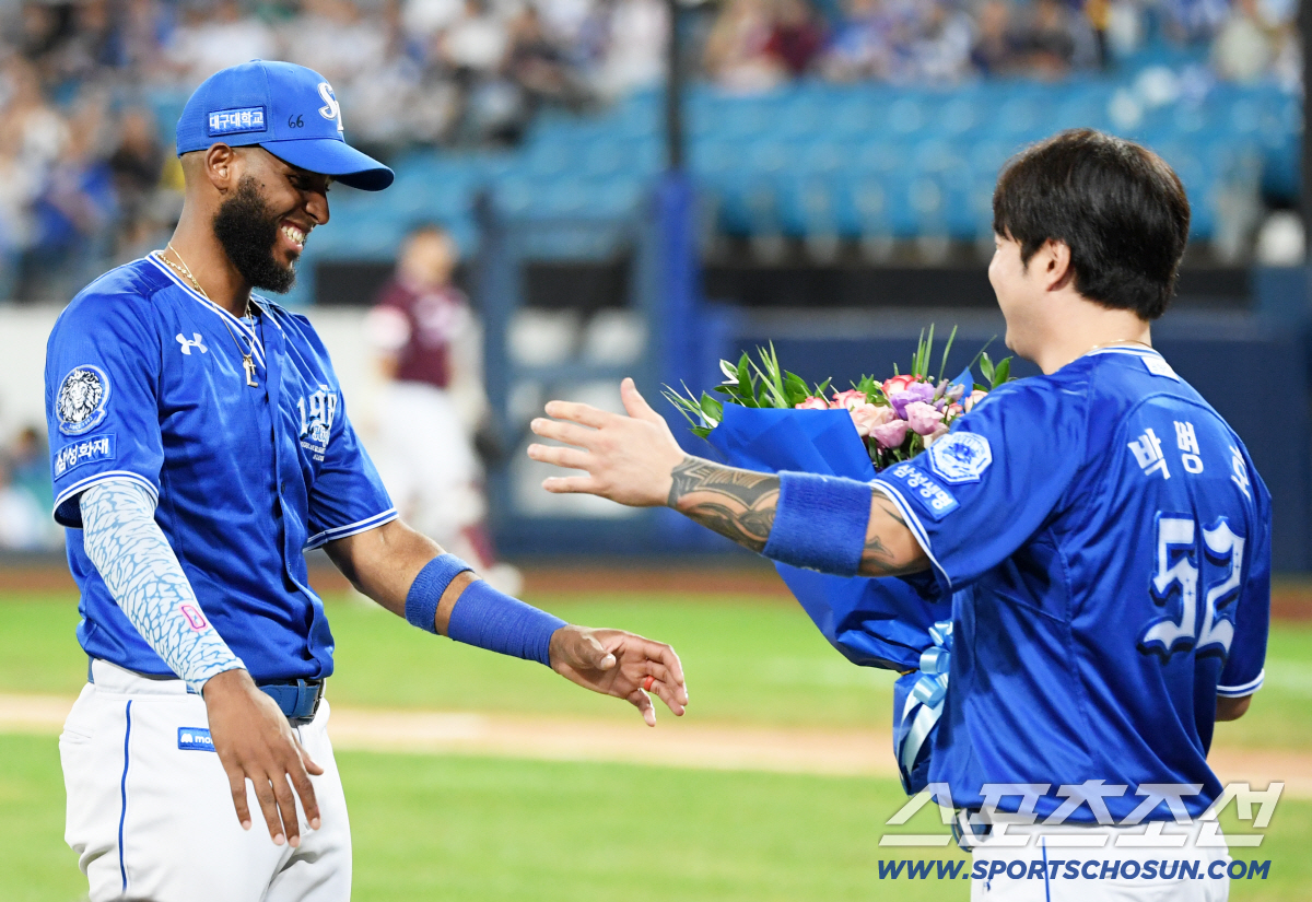'박병호·나바로까지 넘어섰다' KBO 새역사 쓴 디아즈와 뜨거운 포옹, …