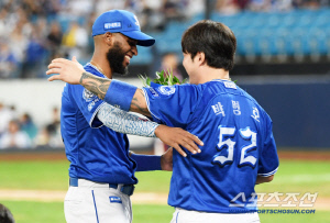 '박병호·나바로까지 넘어섰다' KBO 새역사 쓴 디아즈와 뜨거운 포옹, 감동적인 장면에 모두가 흐뭇[대구 현장]