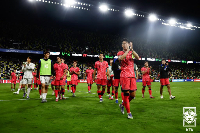 亞 최다 11회 연속 월드컵 진출→韓 축구 'AFC 어워즈' 후보 달랑 …