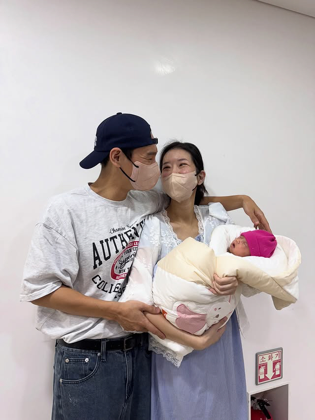 김지혜, 신생아 중환자실 쌍둥이 첫 포옹 "내 아기 드디어 안았다"