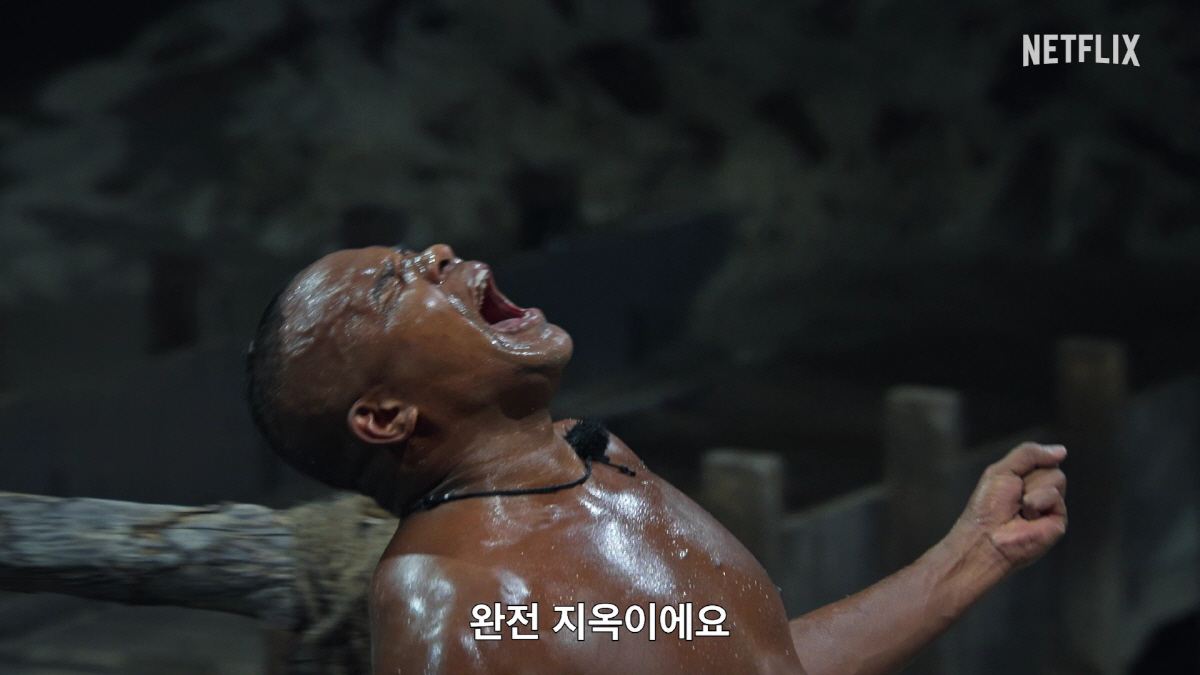 [공식] '피지컬100' 이번엔 아시아다! 갓 쓴 심판·8개국 대격돌 "…