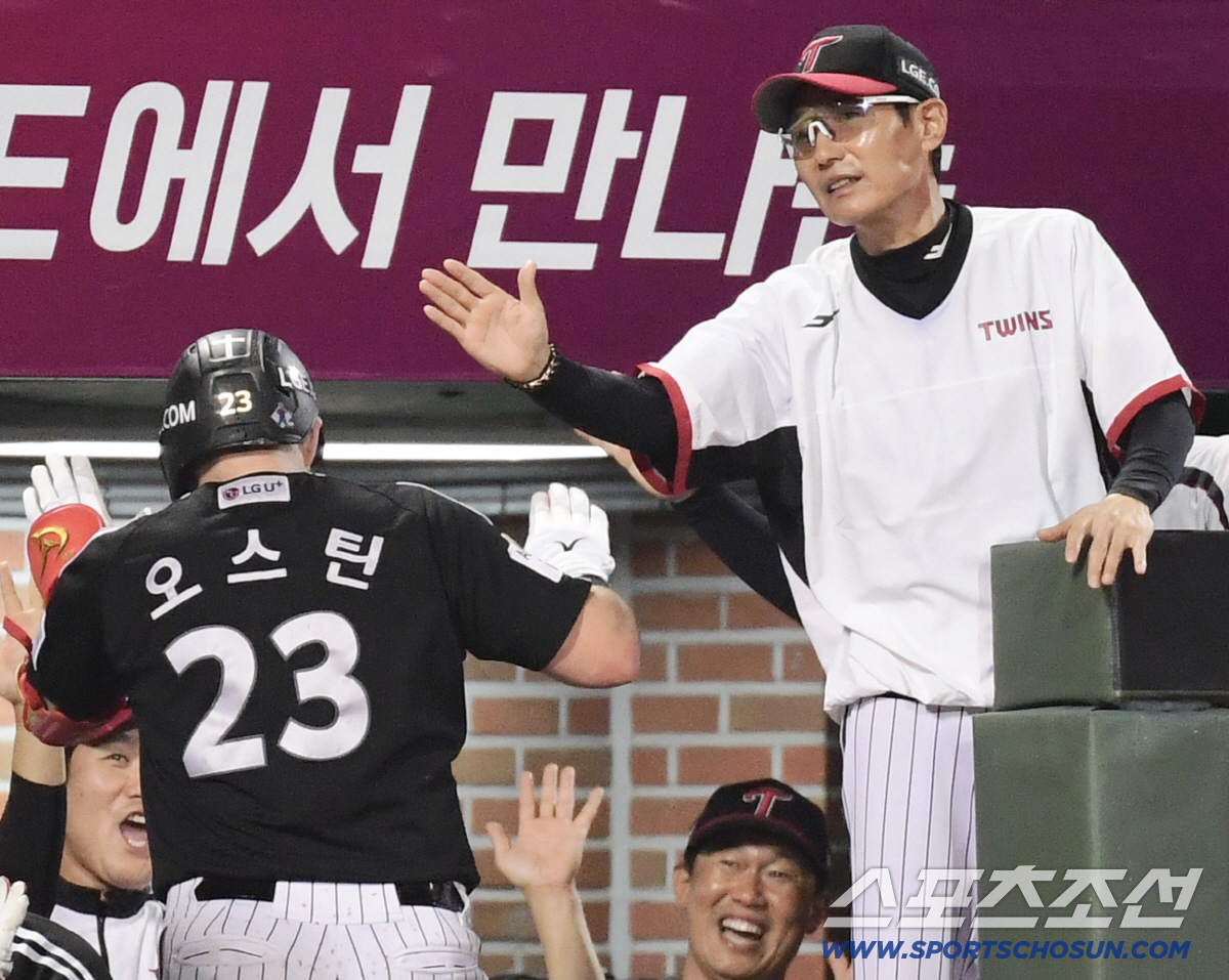 "한화 승리 80% 이상 봤는데…" 잠실 라이벌 이렇게 고마울수가, 잠 …