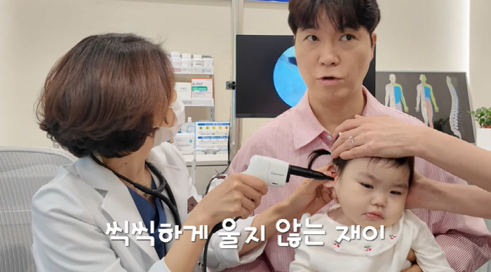 박수홍 11개월 딸, 작은 얼굴+상위 10% 큰 키 "모델 해도 되겠다"…