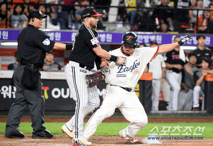 노시환 그냥 태그했다면…1위 확정? 어림없다! 한화, '오스틴 최초 기록' LG 잡고 2.5G 차 추격 [대전 리뷰]