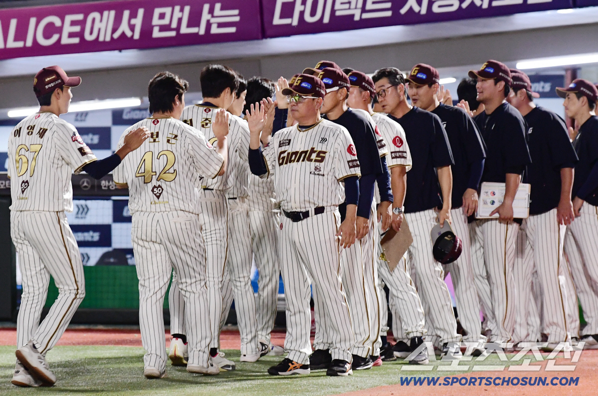 역전+결승 만루포 치고도 웃지 못한 김민성 "실수한 걸 잊어선 안돼…무겁…