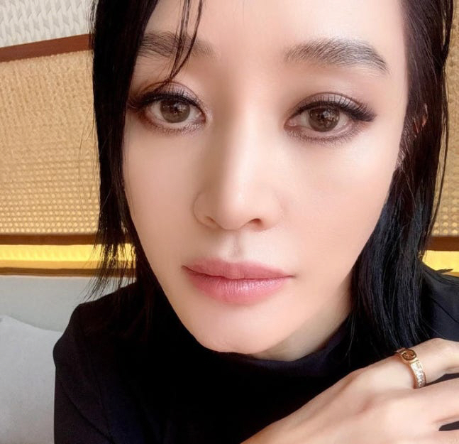김혜수, 스모키 메이크업으로 완성한 독보적 아우라[SCin스타]