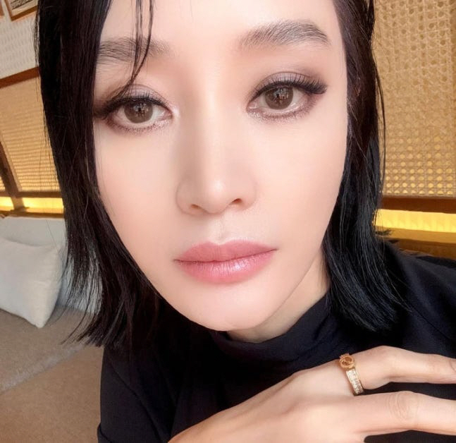 김혜수, 스모키 메이크업으로 완성한 독보적 아우라[SCin스타]