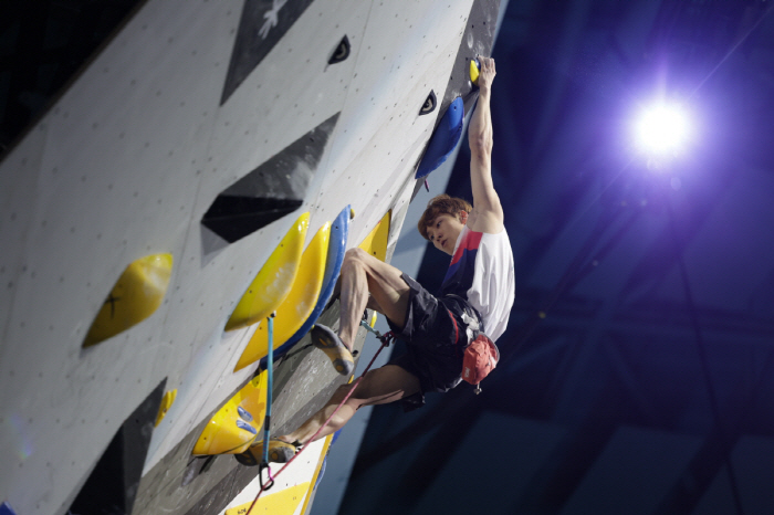 '韓 스포츠클라이밍 새 역사' 이도현, 세계선수권 리드 남자부 사상 첫 금메달(종합)