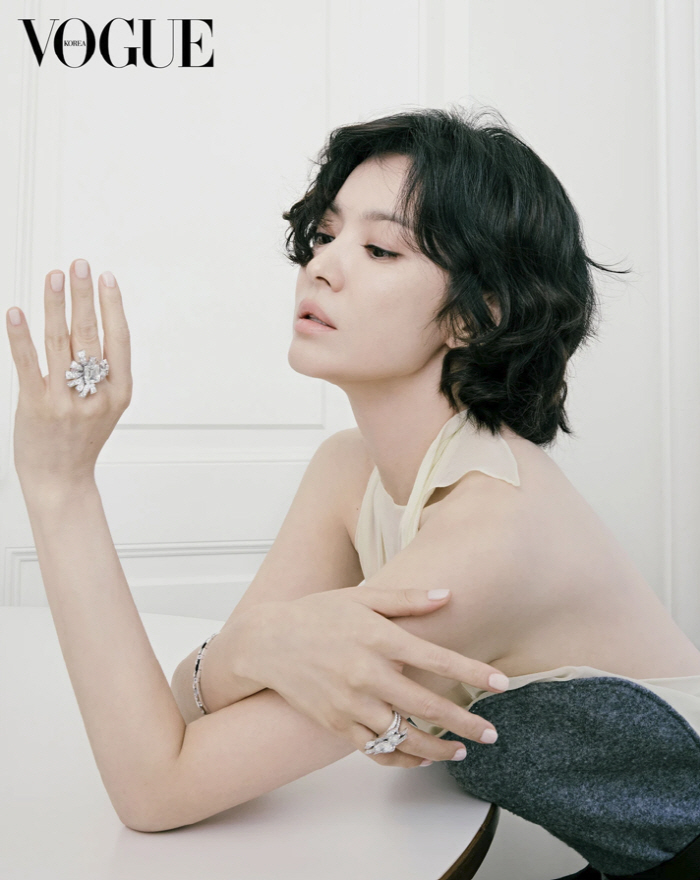 송혜교, 매혹의 초록 눈동자..숨멎 미모 ‘레전드 갱신’