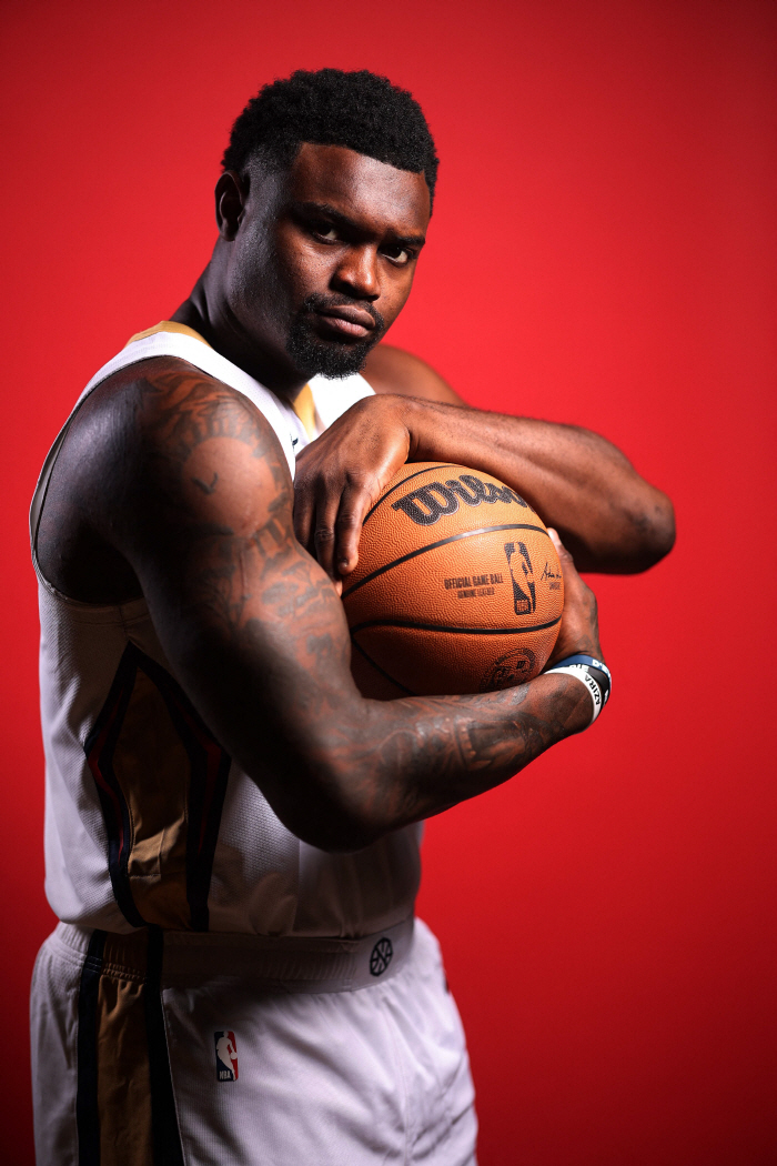 '괴물'의 깜짝 트레이드썰. 美 매체 "뉴올리언스, 자이언 트레이드 가능. 코트에서 입증이 문제다"