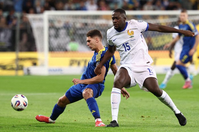 리버풀 우승 주역 프랑스산 특급 센터백. 재계약 난항, R 마드리드가 노린다