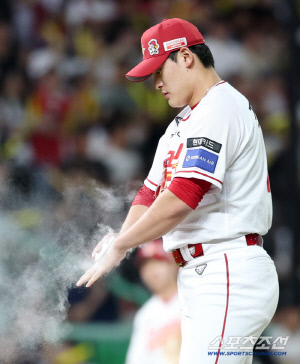 볼넷→폭투→밀어내기→2실점, 특급 마무리 정말 괜찮나? 