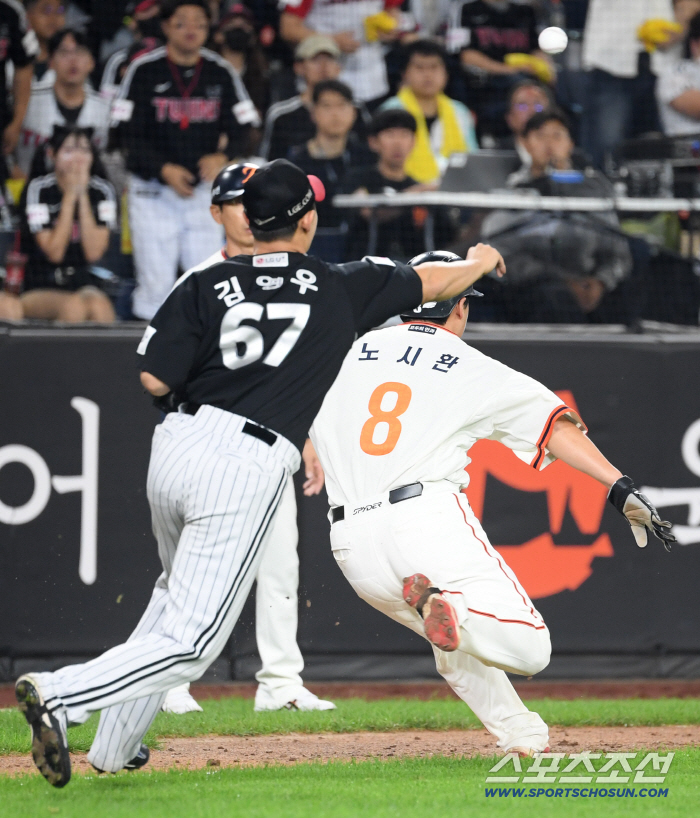 "작은 방심이 경기를 넘겨줬다"…통한의 태그 미스, 사령탑의 강한 메시지