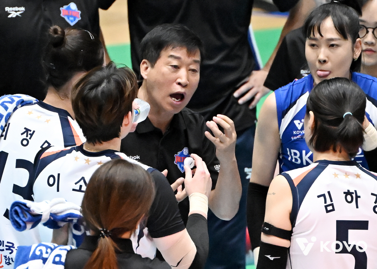 '와 양효진 없다고 무기력하다니' IBK기업은행, 2연속 우승 노린 현대…