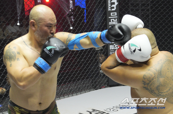 '마동석에게 배운 강펀치' 배우파이터 금광산, 112kg 거구를 오른손 한방으로 KO승[안산 현장]