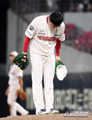 KIA 양현종, 대기록 세우고도 패전위기라니.. '대선배' 이강철 감독 넘었다! →  KBO 최초 '11시즌 연속 150이닝' 고지